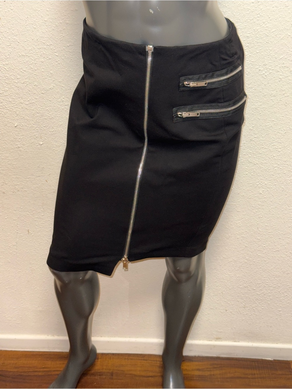 G.I.L.I. Black Pencil Skirt with Front Zip & Pocket Zippers